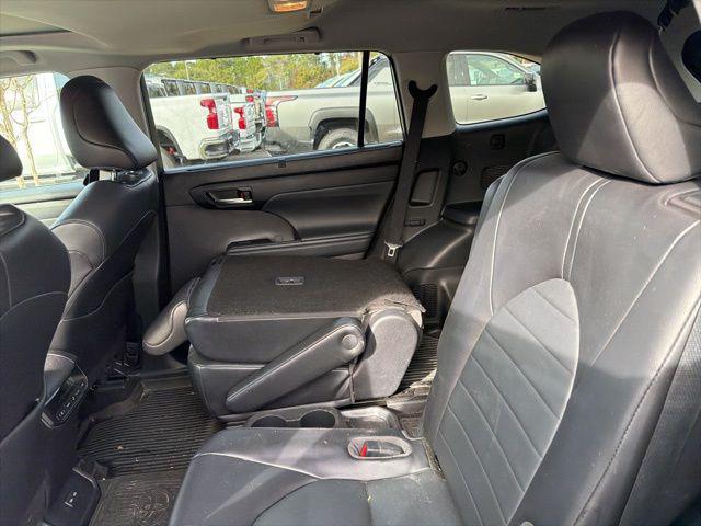 used 2022 Toyota Highlander Hybrid car, priced at $32,639