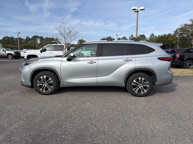used 2022 Toyota Highlander Hybrid car, priced at $32,639