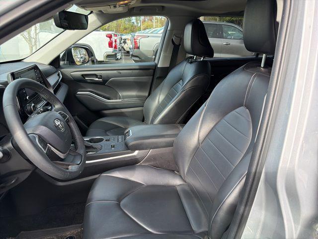 used 2022 Toyota Highlander Hybrid car, priced at $32,639