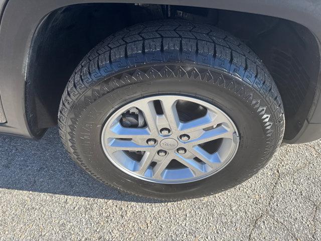 used 2024 Jeep Grand Cherokee car, priced at $23,999