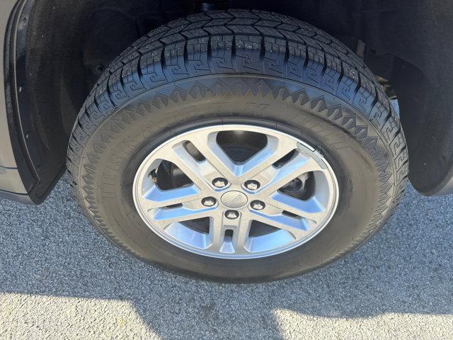 used 2024 Jeep Grand Cherokee car, priced at $23,999