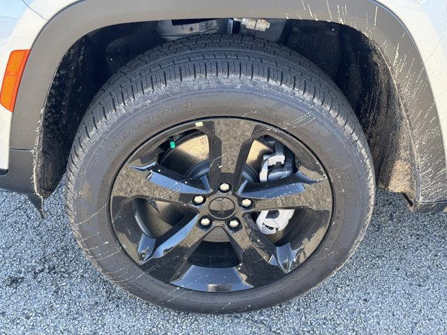 new 2025 Jeep Grand Cherokee L car, priced at $37,520