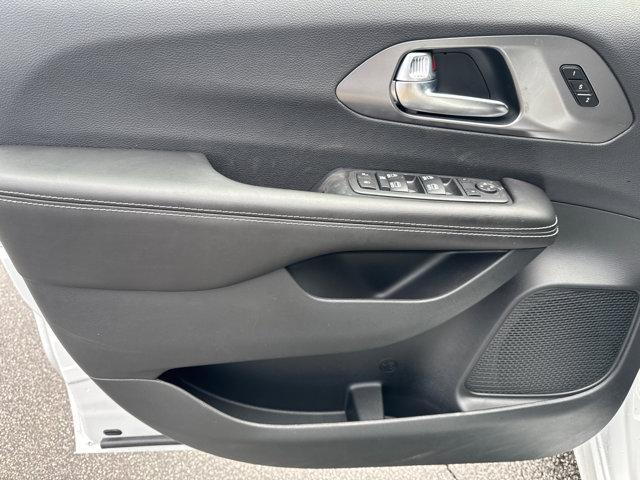 new 2026 Chrysler Pacifica car, priced at $39,333