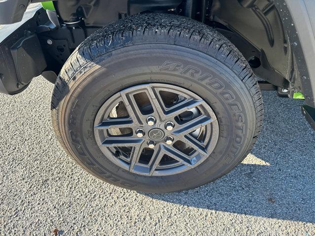 new 2025 Jeep Gladiator car, priced at $34,170