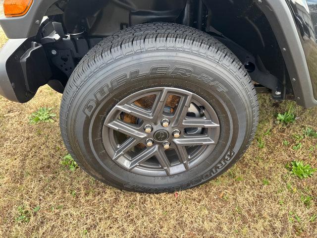 new 2025 Jeep Gladiator car, priced at $33,880