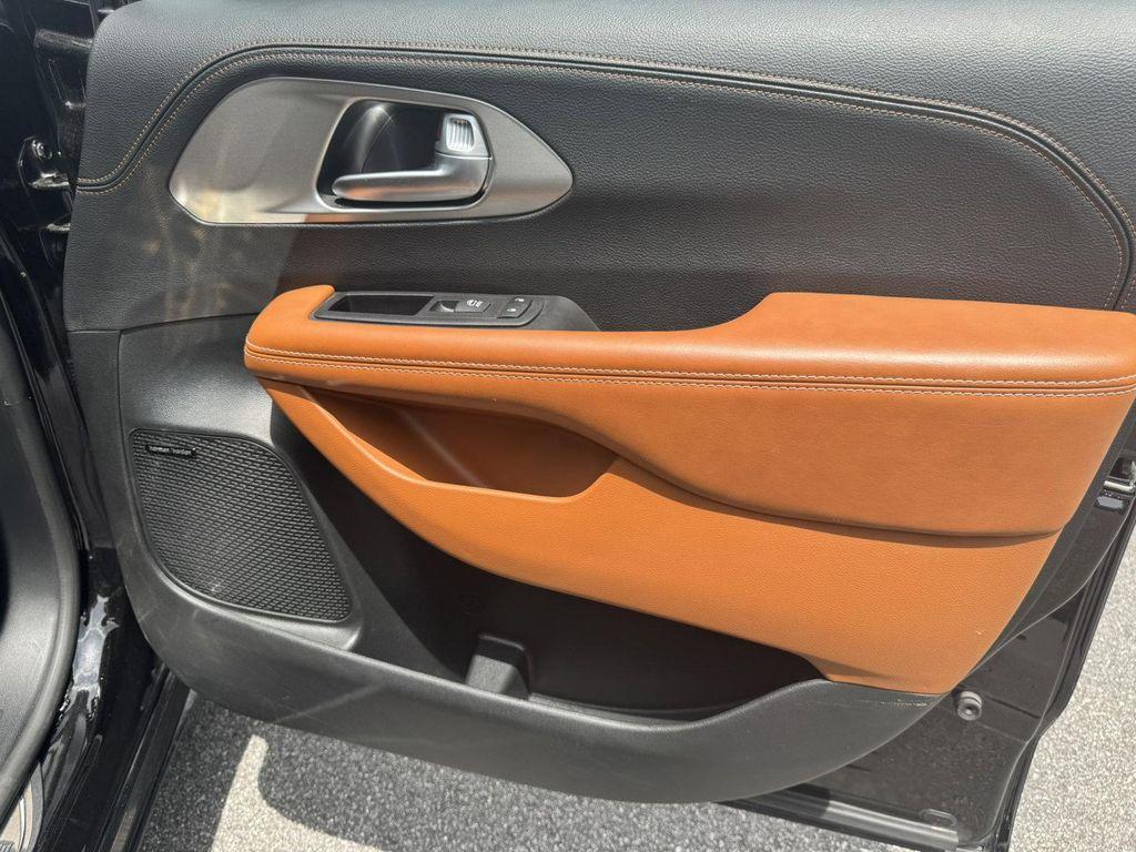 used 2024 Chrysler Pacifica car, priced at $35,694