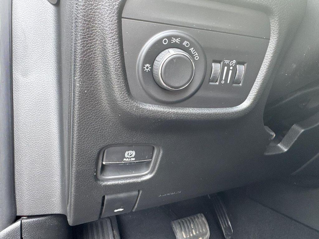 used 2025 Jeep Grand Cherokee car, priced at $31,699