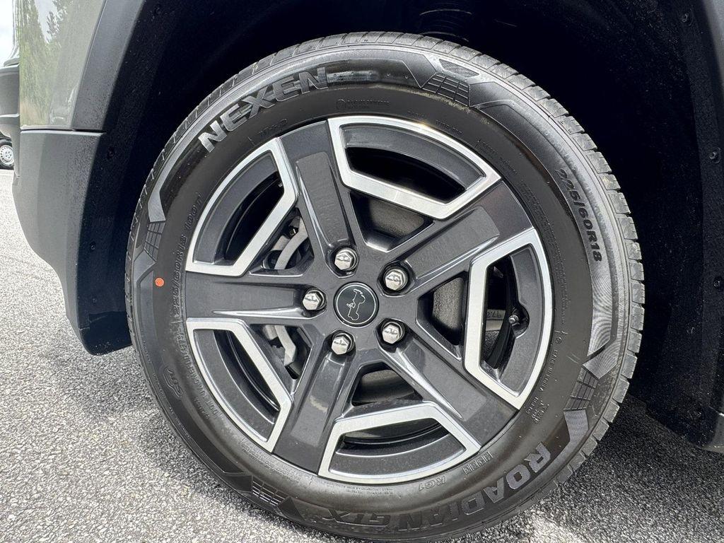 new 2026 Jeep Cherokee car, priced at $41,988
