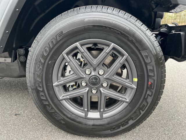 new 2026 Jeep Gladiator car, priced at $37,674