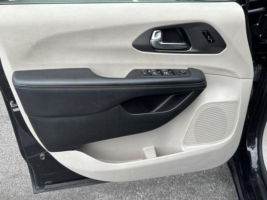 used 2023 Chrysler Pacifica car, priced at $18,999