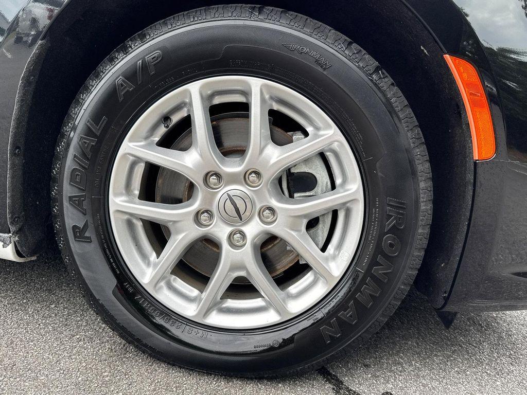 used 2023 Chrysler Pacifica car, priced at $18,999