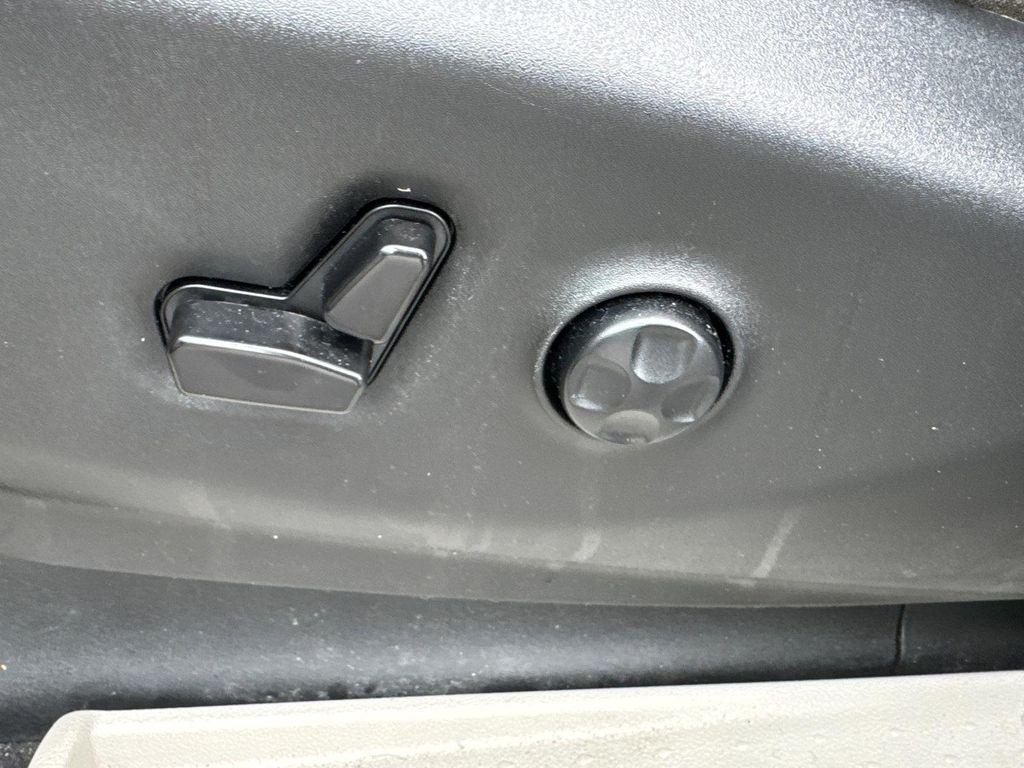 used 2023 Chrysler Pacifica car, priced at $18,999
