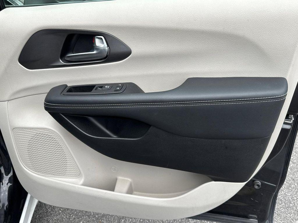 used 2023 Chrysler Pacifica car, priced at $18,999