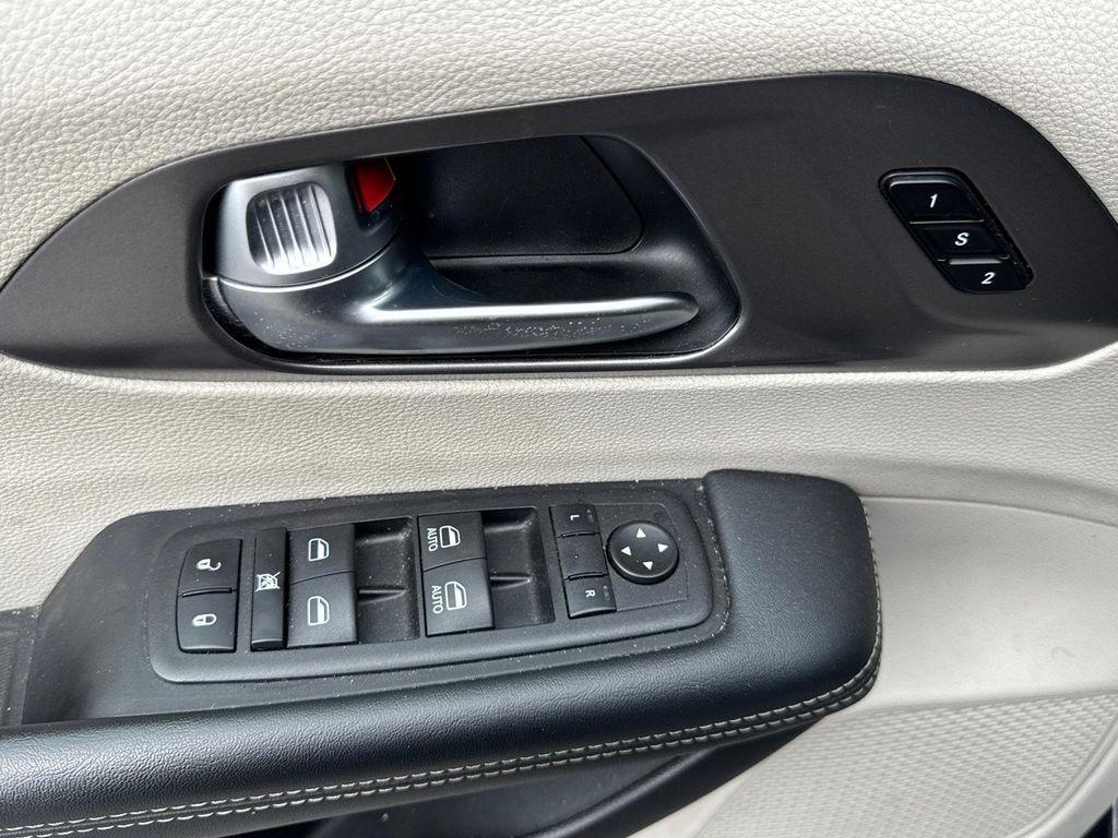 used 2023 Chrysler Pacifica car, priced at $18,999