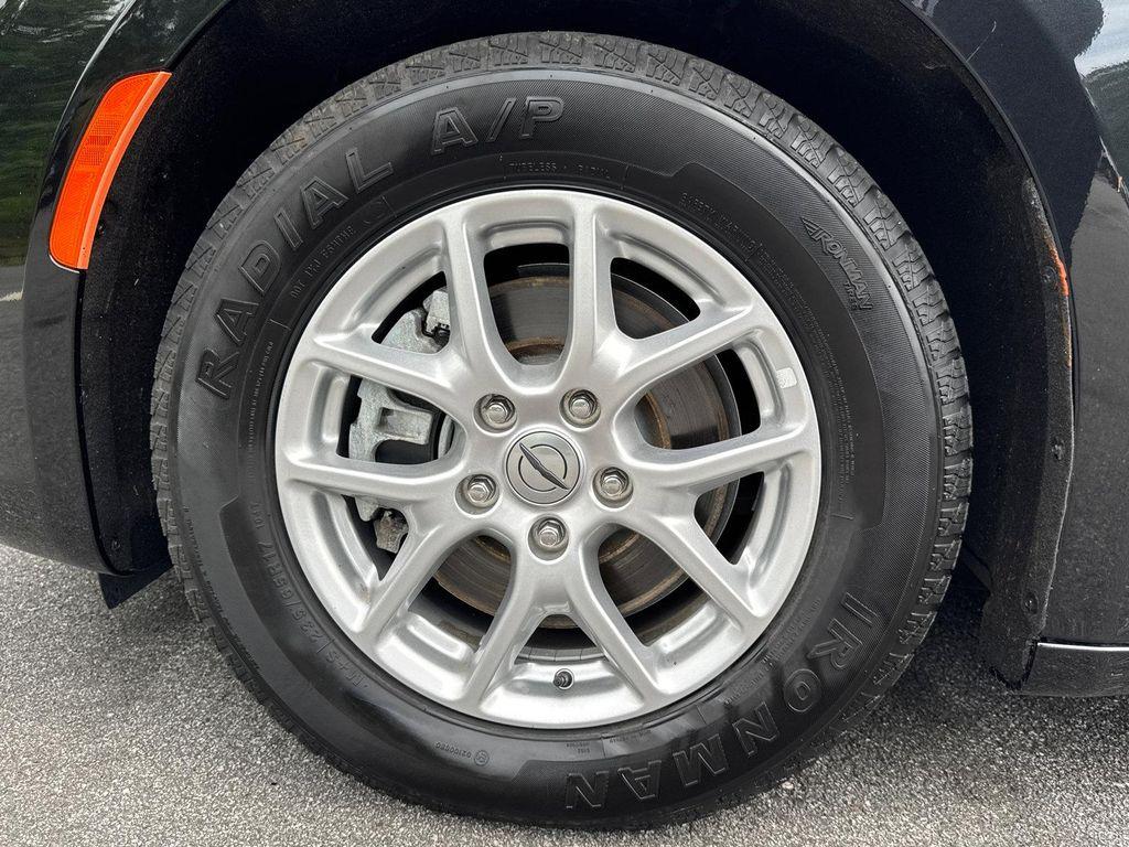 used 2023 Chrysler Pacifica car, priced at $18,999