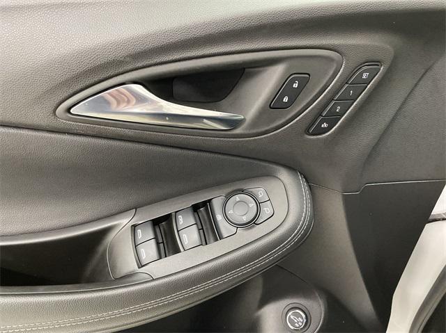2022 White Frost Tricoat Buick Encore GX