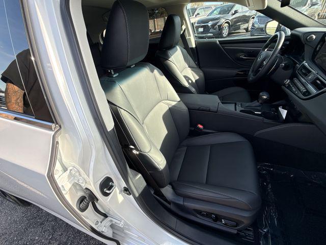 used 2025 Lexus ES 300h car, priced at $43,411