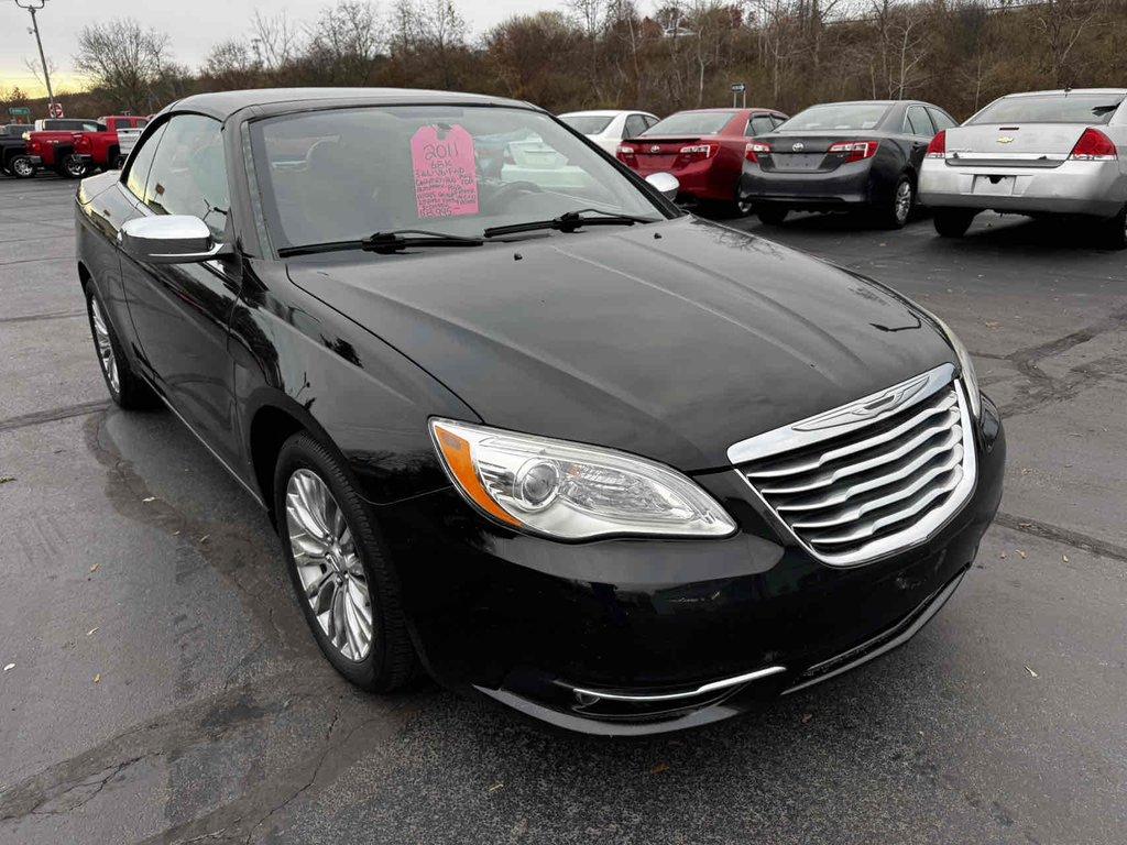 2011 Chrysler 200 Limited Convertible's photo