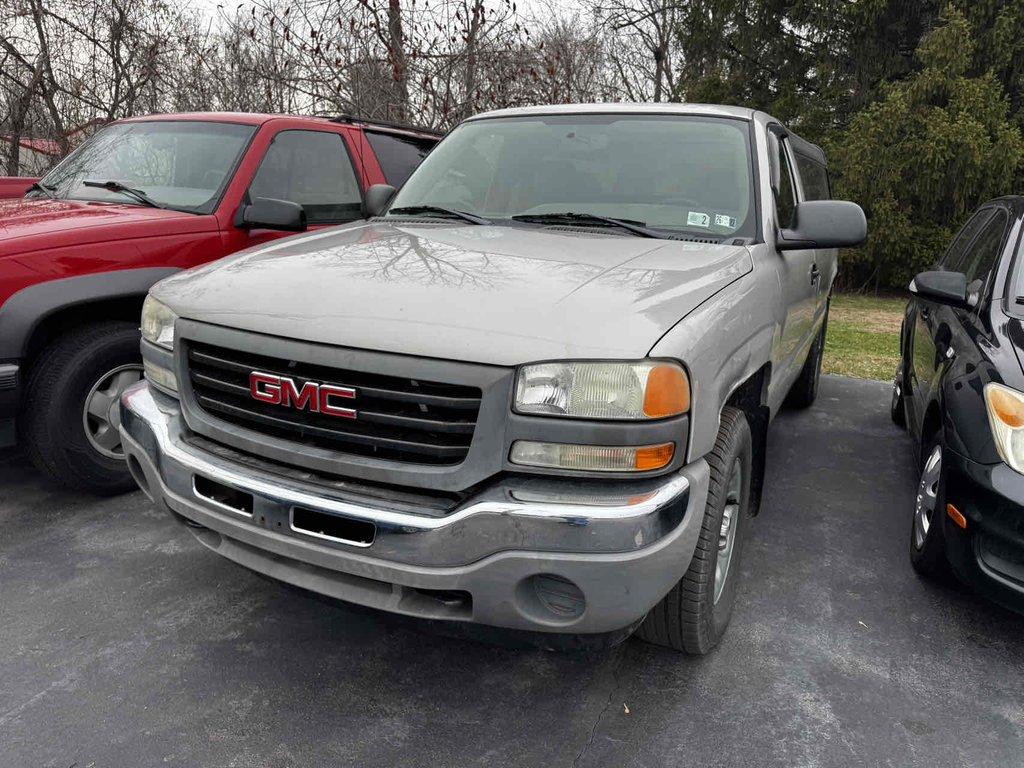 2005 GMC Sierra 4WD Regular Cab 8-ft Work Truck Pkg's photo