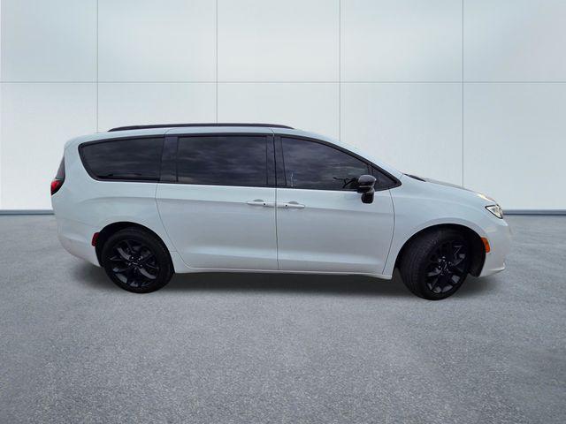 used 2023 Chrysler Pacifica car, priced at $33,577