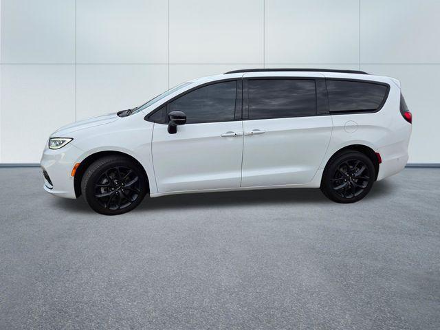 used 2023 Chrysler Pacifica car, priced at $33,577