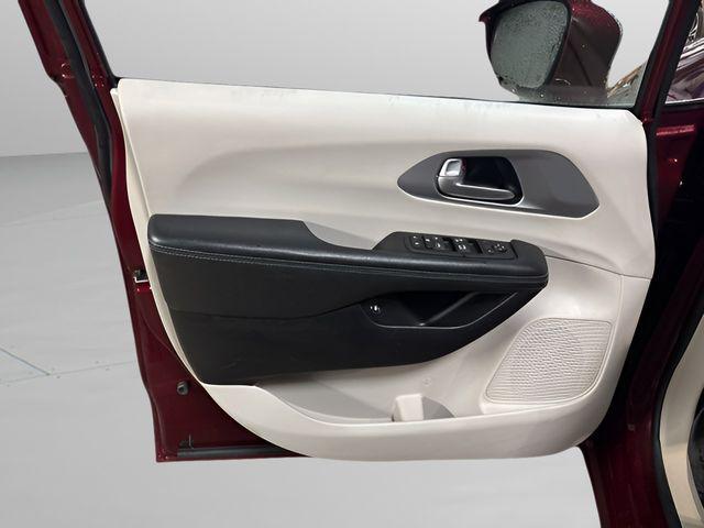 used 2017 Chrysler Pacifica Hybrid car, priced at $15,948