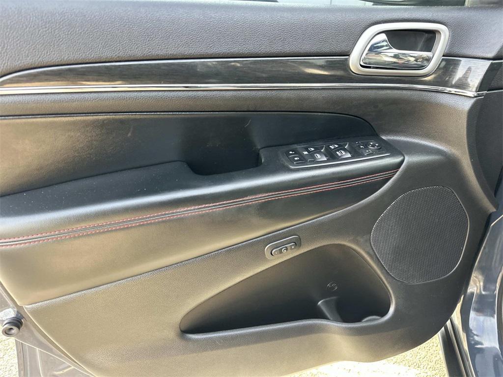 used 2017 Jeep Grand Cherokee car, priced at $11,900