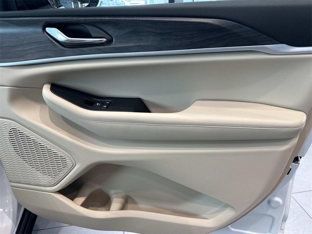 used 2025 Jeep Grand Cherokee L car, priced at $38,900