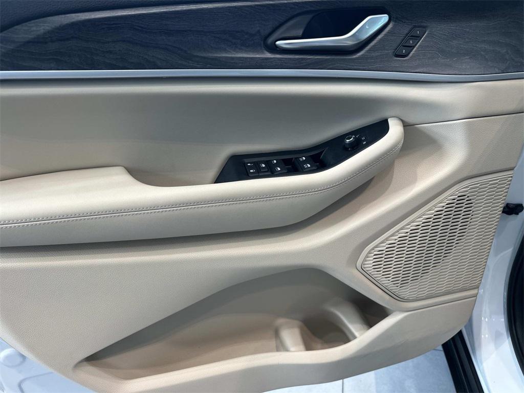 used 2025 Jeep Grand Cherokee L car, priced at $38,900