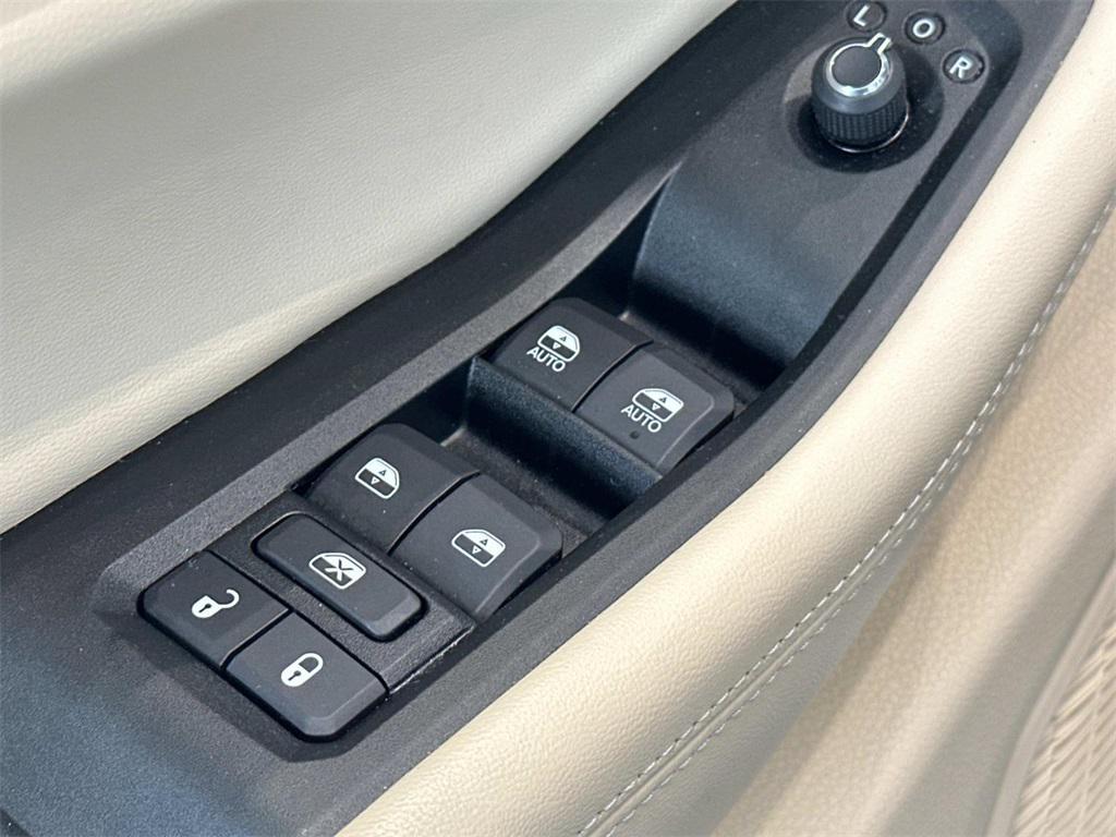 used 2025 Jeep Grand Cherokee L car, priced at $38,900