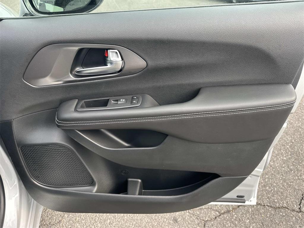 new 2026 Chrysler Pacifica car, priced at $37,705