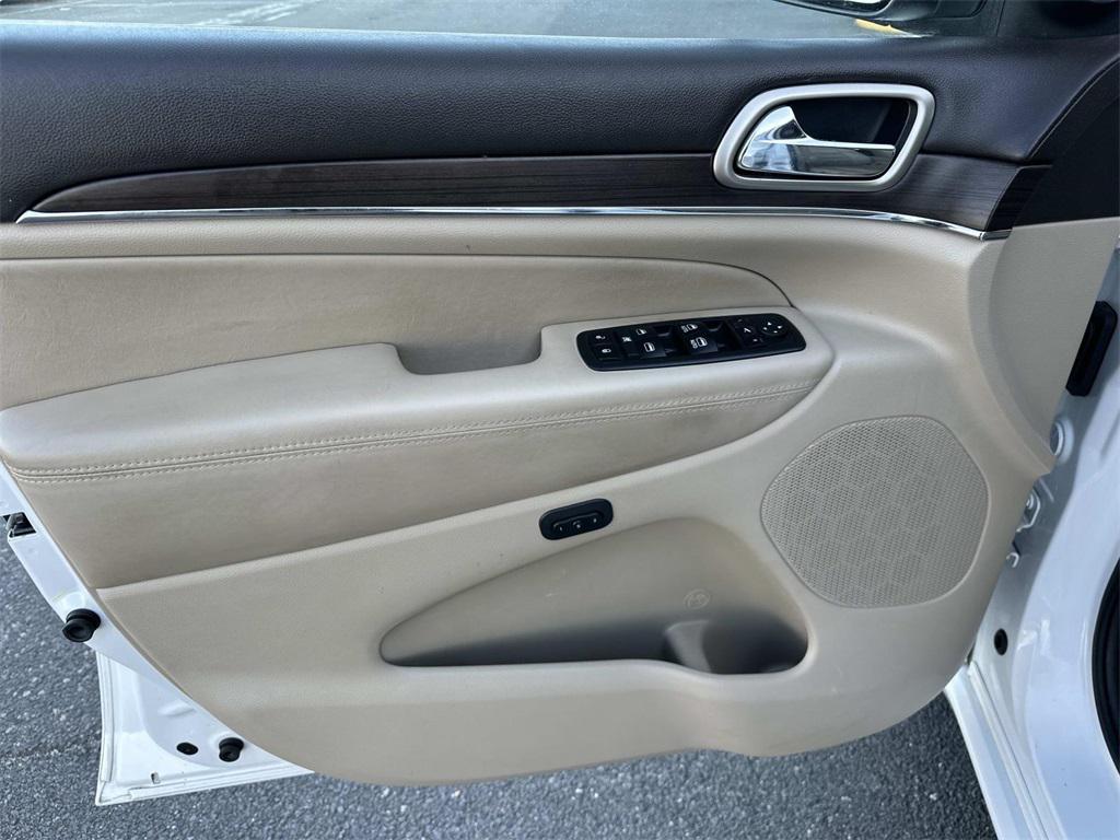 used 2016 Jeep Grand Cherokee car, priced at $17,000