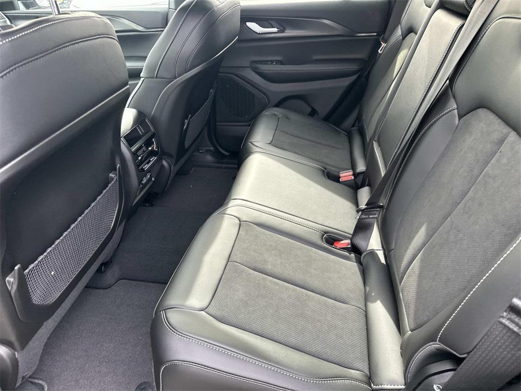 new 2025 Jeep Grand Cherokee car, priced at $38,555