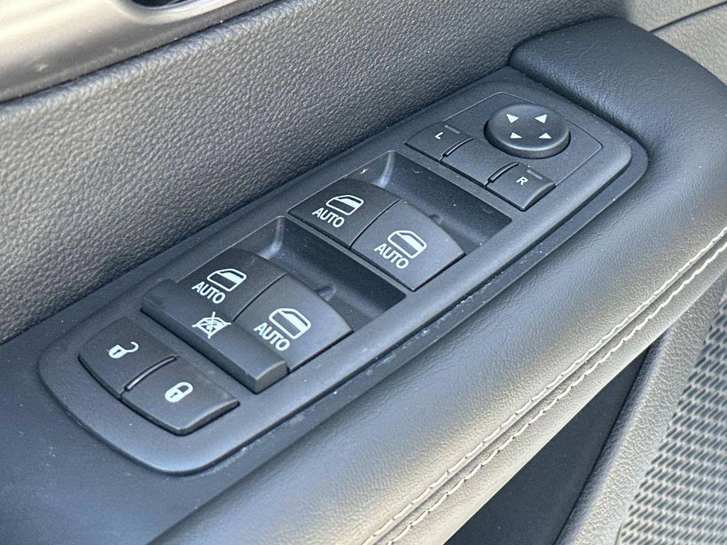 new 2026 Chrysler Pacifica car, priced at $39,371