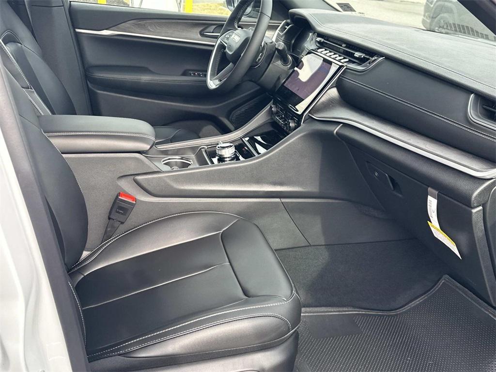 new 2025 Jeep Grand Cherokee car, priced at $38,755