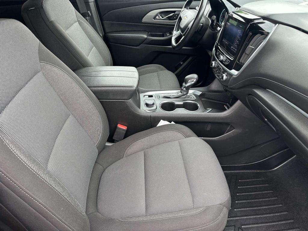 used 2022 Chevrolet Traverse car, priced at $29,400