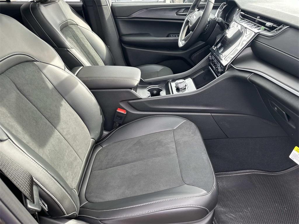 new 2025 Jeep Grand Cherokee car, priced at $36,455