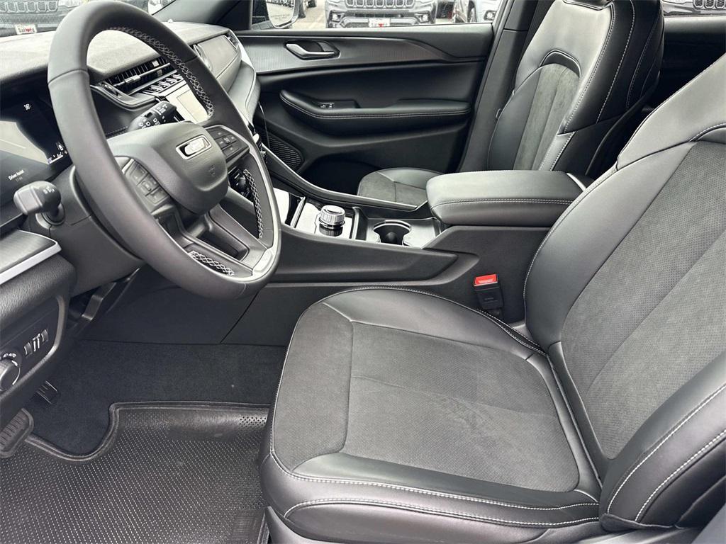 new 2025 Jeep Grand Cherokee car, priced at $35,755