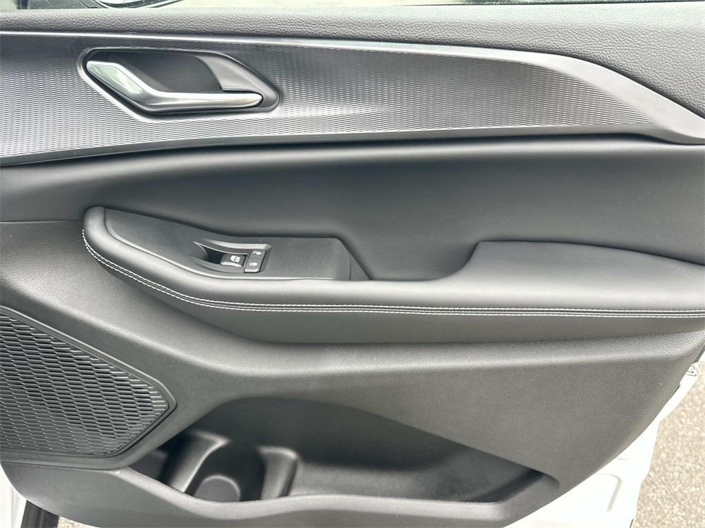 new 2025 Jeep Grand Cherokee car, priced at $35,755