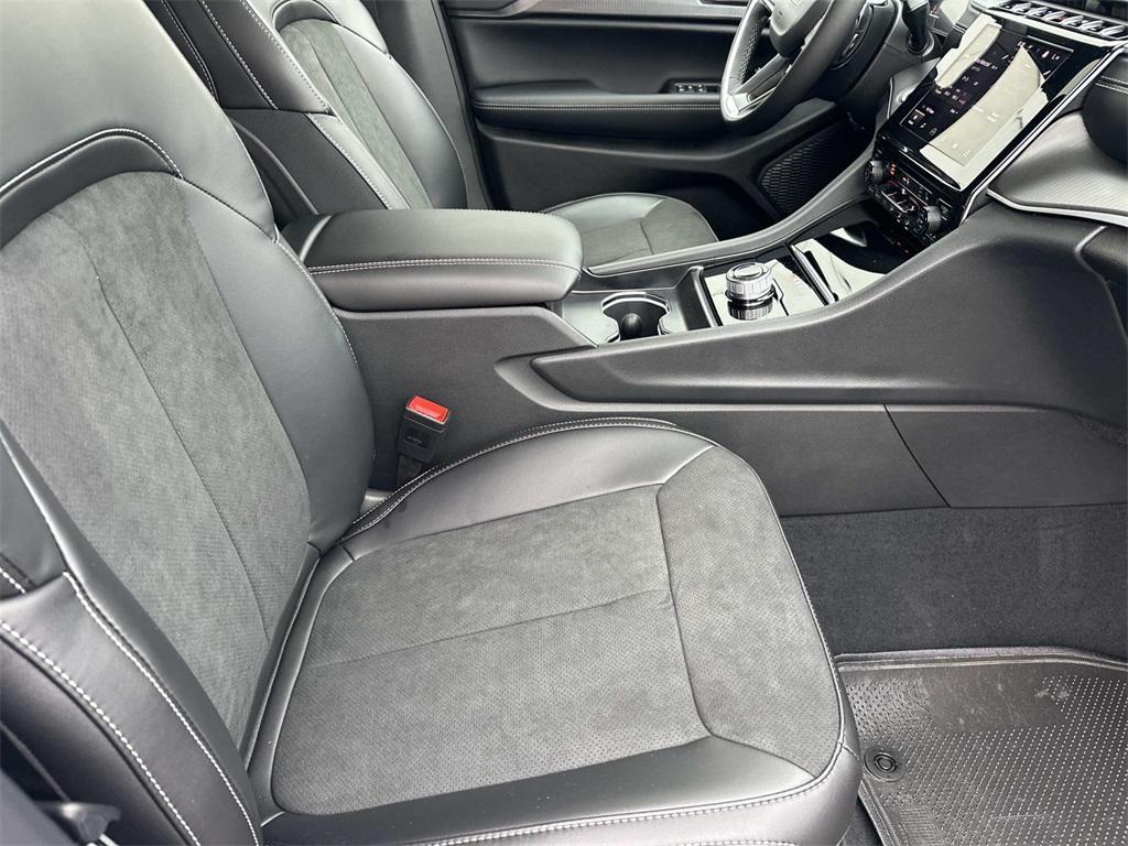 new 2025 Jeep Grand Cherokee car, priced at $35,755