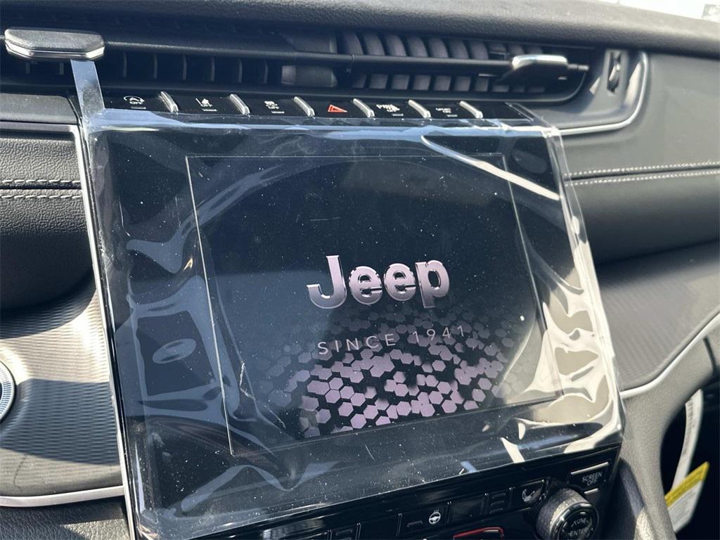 new 2025 Jeep Grand Cherokee car, priced at $31,755