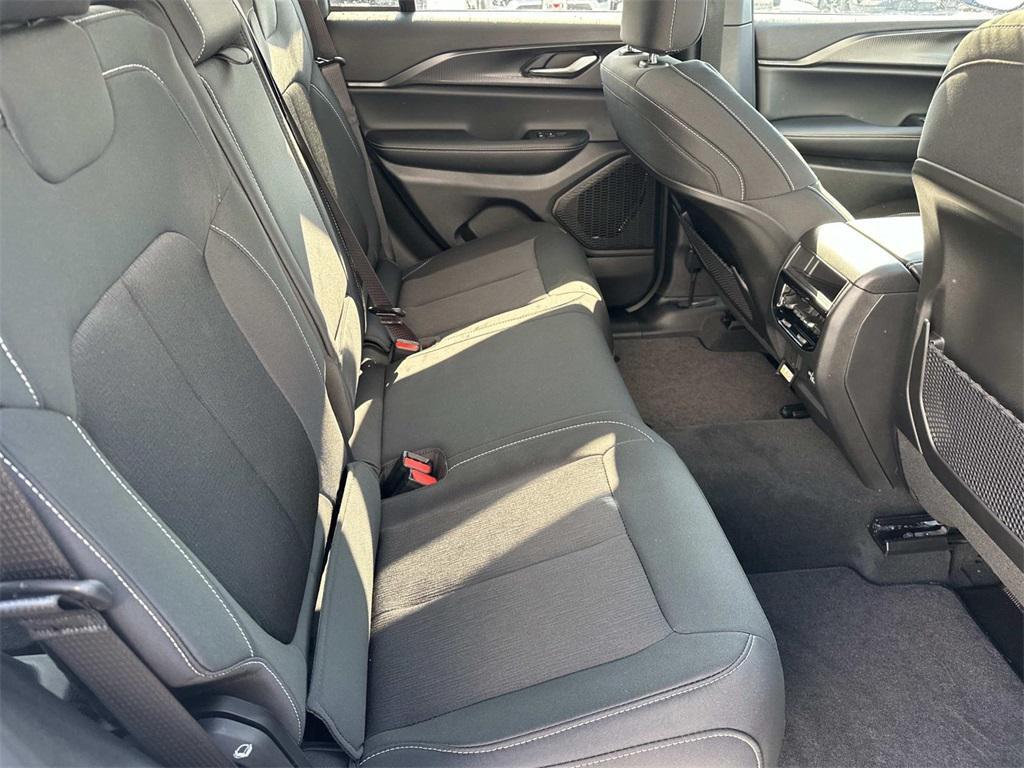 new 2025 Jeep Grand Cherokee car, priced at $31,755