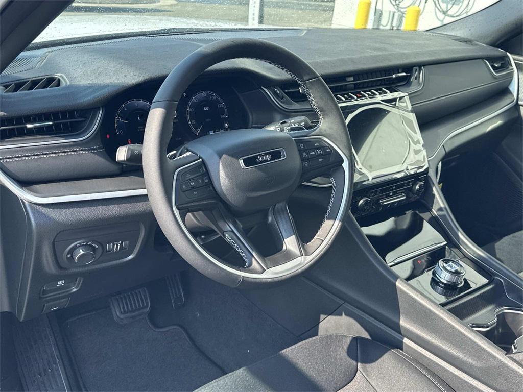 new 2025 Jeep Grand Cherokee car, priced at $31,755