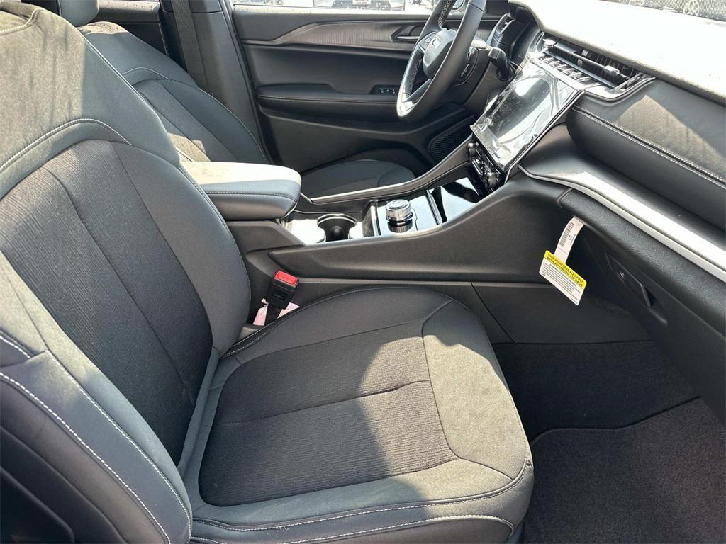 new 2025 Jeep Grand Cherokee car, priced at $31,755