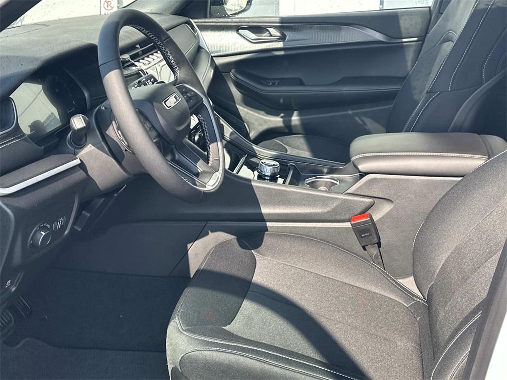 new 2025 Jeep Grand Cherokee car, priced at $31,755