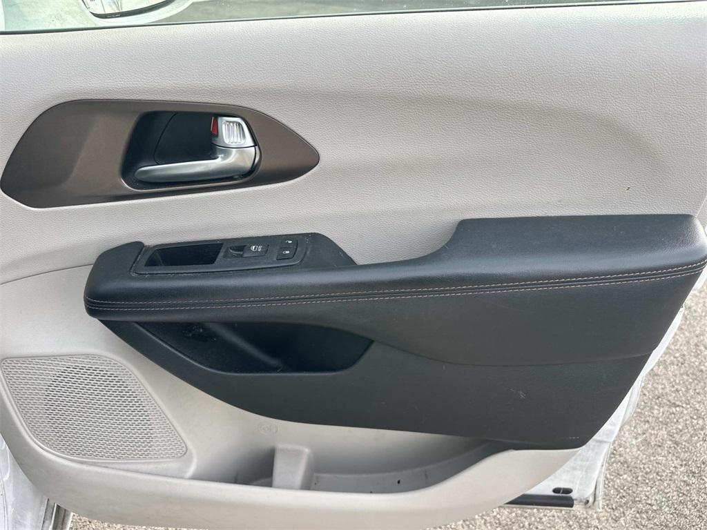 used 2019 Chrysler Pacifica car, priced at $9,200