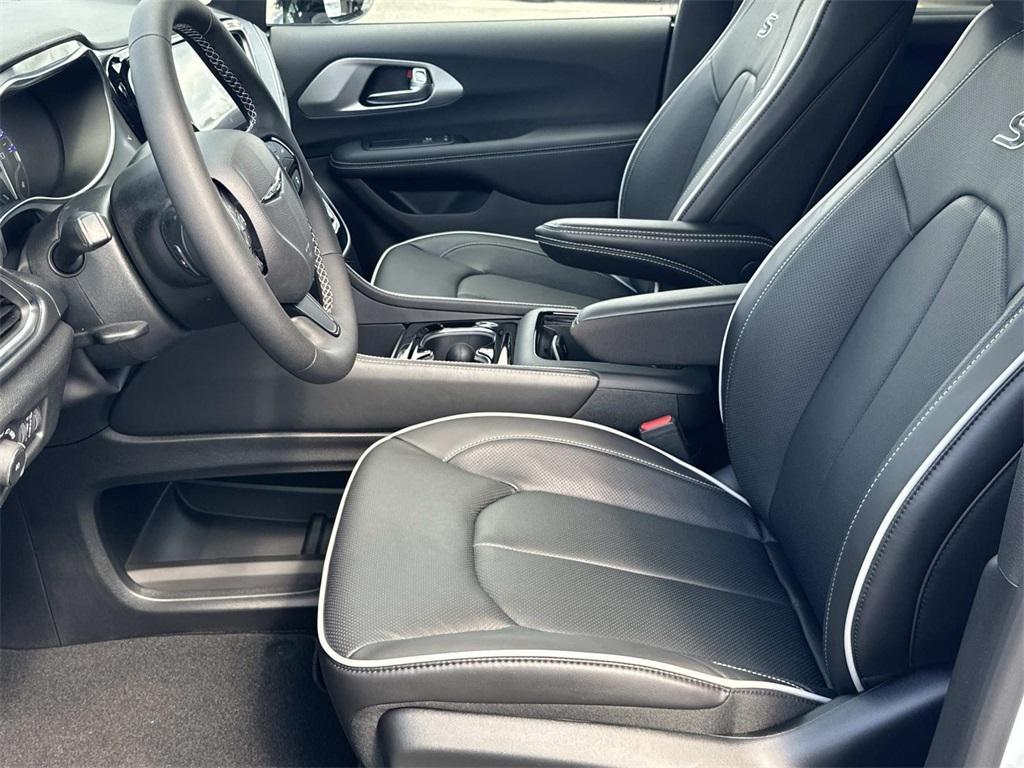 new 2026 Chrysler Pacifica car, priced at $46,655