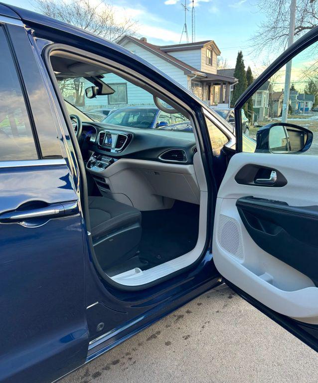 used 2018 Chrysler Pacifica car, priced at $10,795