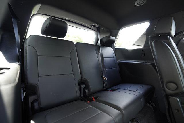 used 2023 Chevrolet Traverse car, priced at $33,988