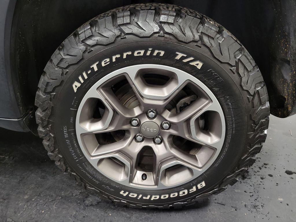 used 2020 Jeep Cherokee car, priced at $14,995